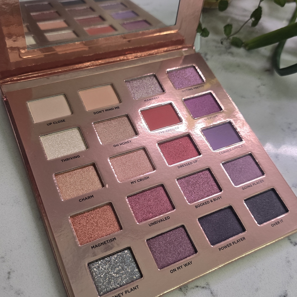 ICONIC London Desk to Dance Eyeshadow Palette
